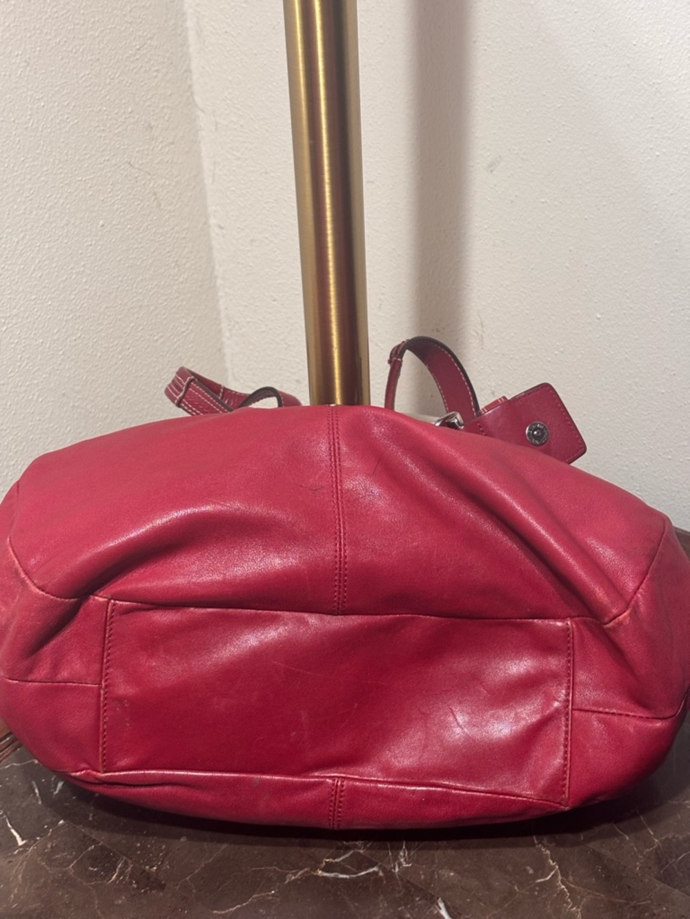Stylish Red Leather Shoulder Bag - Fashionable Everyday Carry - Picture 3 of 8